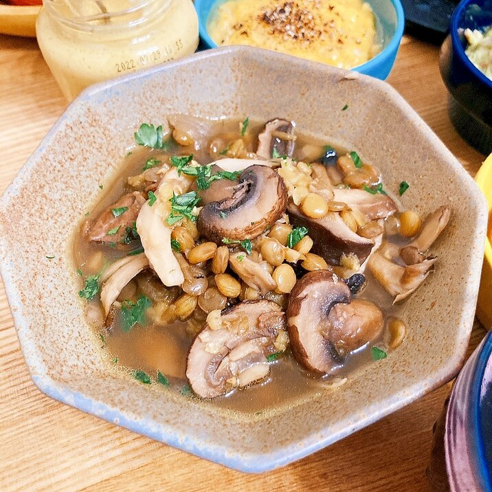 旨味がつまった!きのことレンズ豆のスープ